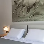 Anemos & מלון דירות 4*