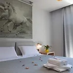 Anemos & מלון דירות 4*
